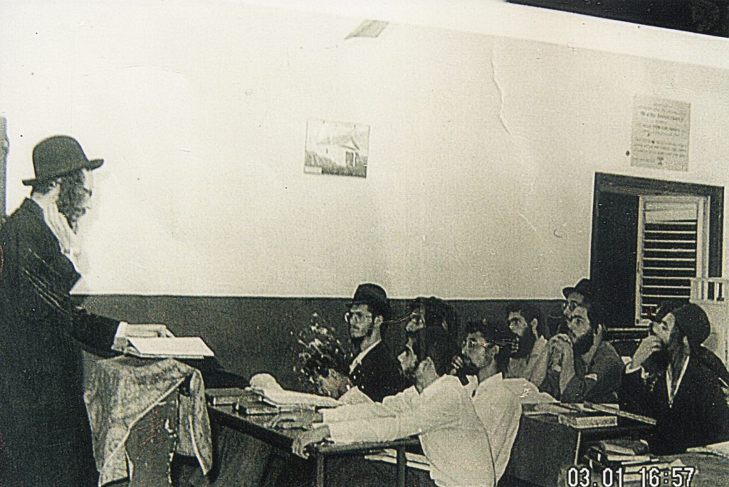 Rav Berland teaching in Shuvu Banim Yeshiva in Bnei Brak