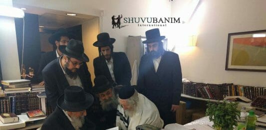 Rav Badani visits Rav Berland at Hadassah