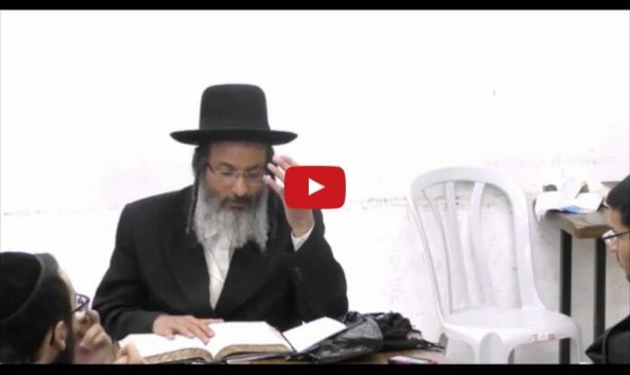 Rav Avraham Hajbey giving a Torah shiur