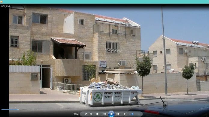 Picture showing the front of Rabbi Berland's apartment in Beitar