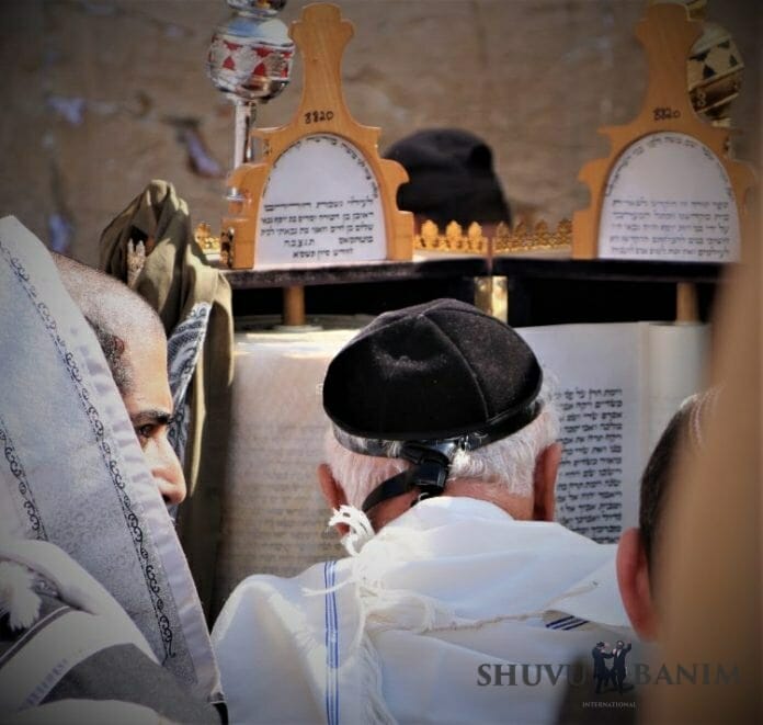 Shuvu Banim Sefer Torah