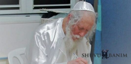 Rabbi Berland writing a letter