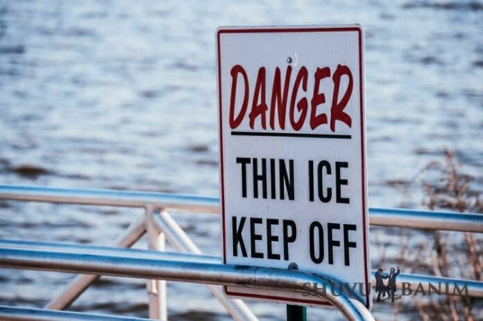 Sign next to a lake saying Danger