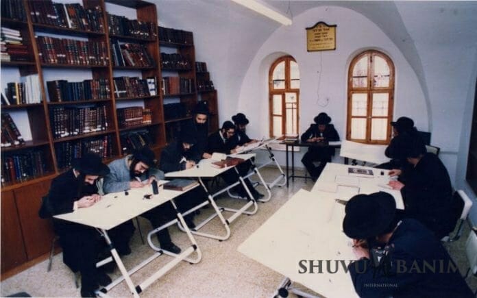 Shuvu Banim class in Jerusalem